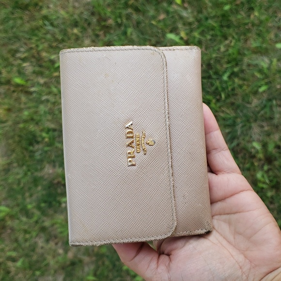 Prada Saffiano Leather Metal in Cipria Compact Wallet - Picture 1 of 17